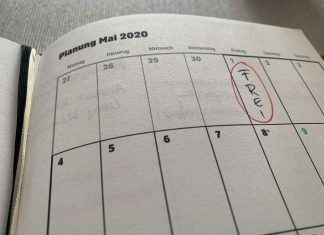 Feiertage in Deutschland: Was feiern wir wirklich? Kalender mit Feiertag eingetragen