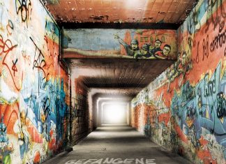 Gefangene helfen Jugendlichen: Ein Tag in der JVA Gefangene helfen Jugendlichen, Tunnel mit Graffiti