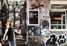 Zwei Hamburgerinnen kapern Werbeflächen auf St. Pauli Plakat Corona Kreativ Kultur Hamburg Schanze