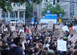 14.000 Teilnehmer*innen bei Demos gegen Rassismus Demo in Hamburg gegen Rassismus und Polizeigewalt