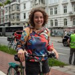 Luisa Waack fühlt sich auf der Pop-Up-Bike-Lane sicherer