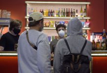 Nach über 100 Tagen: Das erste Mal im Kino nach dem Lockdown Das Studio Kino ist gut besucht.