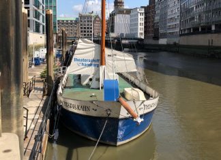 Finkenwerder: Theaterschiff wird auf Werft saniert Das Hamburger Theaterschiff wird in der Finkenwerder saniert.