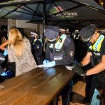 Quarantäne für alle Gäste einer illegalen Kiez-Party Polizei kontrolliert Gäste von Corona-Party, Quarantäne für alle Gäste