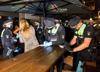Quarantäne für alle Gäste einer illegalen Kiez-Party Polizei kontrolliert Gäste von Corona-Party, Quarantäne für alle Gäste