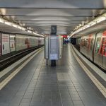 Dem HVV fehlen rund 250 Millionen Euro U-Bahnstation St. Pauli mit einfahrender U-Bahn
