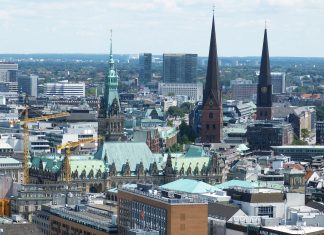 Studie: Schlechte Luftqualität in Hamburg Ausblick über Hamburgs Innenstadt. Die Luft der Hansestadt ist im Bundesländer-Vergleich am schlechtesten.