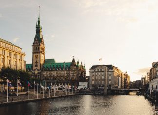 Die drei größten Steuerverschwendungen in Hamburg hamburg rathaus_ text steuergelder
