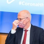 Hamburger Senat stellt Corona-Haushalt vor Hamburgs Bürgermeister Peter Tschentscher mit Mund-Nasen-Schutz, Foto: Daniel Bockwoldt/dpa
