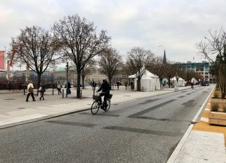 Erster Umbau am Jungfernstieg abgeschlossen Die erste Umbauphase am Jungerfernstieg ist abgeschlossen.