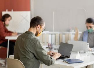 Corona-Taskforce soll Kontakte verfolgen In Hamburg kümmert sich nun eine Corona-Taskforce um die Aufklärung möglicher Infektionsketten. Foto: Freepik