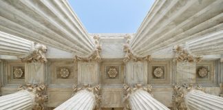 Wahlkampf: Der Streit der Präsidentschaftswahl im Jahre 2000 zwischen Al Gore und George W. Bush ging vor den Supreme Court.