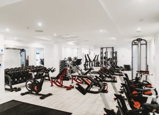 Fitnessstudios kämpfen um Öffnung Eines von vielen leeren Fitnessstudios während der Corona-Pandemie