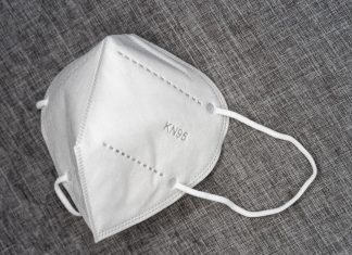 Beschäftigte in Schulen werden mit 350.000 FFP-2-Masken ausgestattet maske-an-schulen-fink-hamburg-unsplash