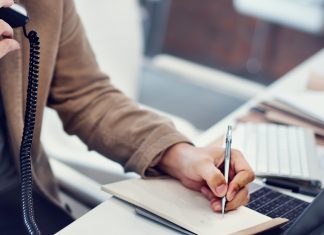 Wie ihr Rechtsextremismus in Hamburg melden könnt Neue Hinweisstelle sammelt Informationen über Rechtsextremismus in Hamburg. Foto: Freepik