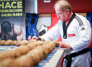 61-Jähriger zerschlägt 130 Kokosnüsse in einer Minute weltrekord_kokosnuesse-dpa-fink-hamburg