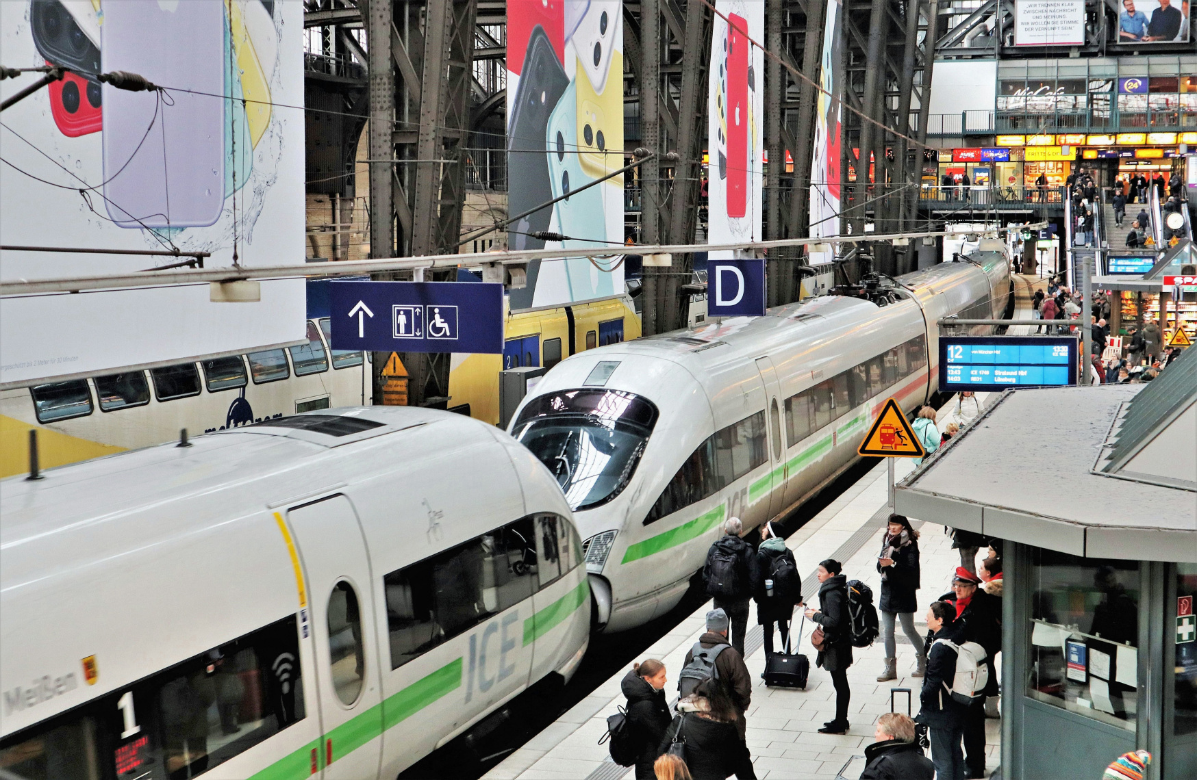 Ein ICE der Deutschen Bahn steht am Hamburger Hauptbahnhof. Bild: Deutsche Bahn AG / Wolfgang Klee
