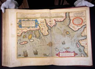 Brite ersteigert Seeatlas für 325.000 Euro Historischer Seeatlas bei Auktion versteigert