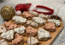 Easy Peasy: Der schnelle Snack für Weihnachten plätzchen-aus-brot-mit-weihnachtlichen-dips-beschmiert