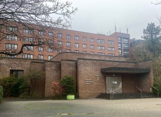 Weihnachten in der Kirche – oder doch im Parkhaus? Die-Kirche-am-Krankenhaus-in-Hamburg-Schnelsen.