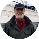 Seit 1997 organisiert Jürgen Hagenkötter die Tannenbaumaktion am Hamburger Hafen_character