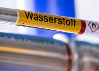 Leitungsnetz für grünen Wasserstoff im Hafen geplant Ein neues Leitungsnetz für Wasserstoff soll bis 2030 den Hamburger Hafen versorgen. Foto: Jens Büttner/dpa