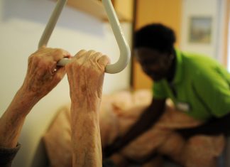 Mehr Fachkräfte durch Anerkennung ausländischer Abschlüsse Viele Fachkäfte durch Anerkennung ausländischer Abschlüsse. Foto: dpa/Angelika Warmuth