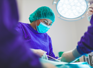 Pflegekräfte arbeiten mehr und haben Angst vor Ansteckung Pflegende in der Corona-Pandemie. Foto: Unsplash.