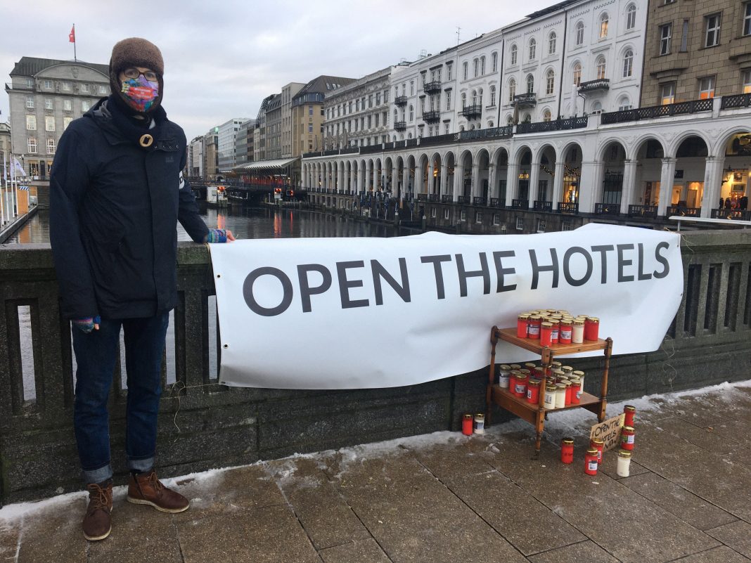 Mahnwache_Öffnet die Hotels für Obdachlose