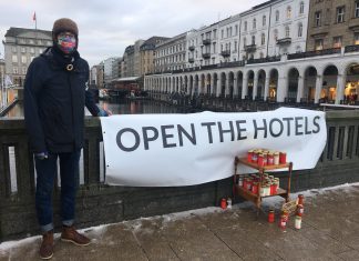 Fünf tote Obdachlose: „Wir müssen das System verändern“ Mahnwache_Öffnet die Hotels für Obdachlose