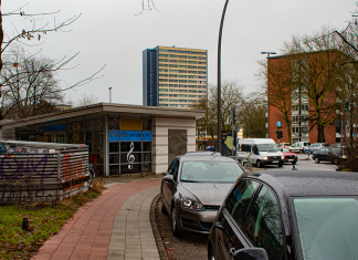 Wer ist lauter: Punkrock oder die U-Bahn? Die "Musikstation" direkt an der U-Bahn Emilienstraße, Foto: Marie Filine Abel