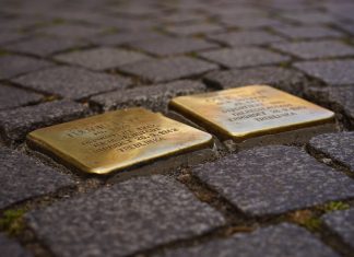 Hamburger Politiker*innen gedenken der Opfer des Nationalsozialismus Stolpersteine Holocaust-Gedenktag Nationalsozialismus