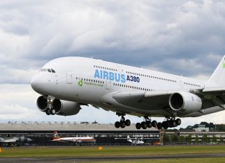 Corona-Ausbruch bei Flugzeughersteller Airbus Airbus Flugzeug startet