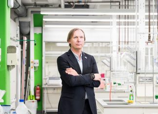 „Wenn wir die Maßnahmen lockern, ist bald mit steigenden Zahlen zu rechnen“ Epidemiologe Prof. Dr. Reintjes spricht über Mutation, Impfungen, Pandemie. Foto: Paula Markert / HAW Hamburg