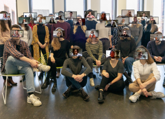 DiKo22 hat das Zoom-Meeting verlassen Digitale Kommunikation' 22 mit ihren Zoombildern vor dem Kopf