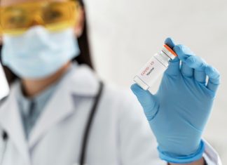 Hunderte versuchen sich bei Impfung vorzudrängeln Manche Hamburger*innen schummeln, um früher eine Impfung zu bekommen. Foto: Freepik