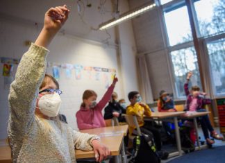 Mutter aus Hamburg klagt auf Präsenzunterricht Präsenzunterricht Klage Hamburg Schulöffnungen Lockdown