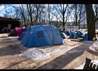 18 Zelte für ein Winternotprogramm