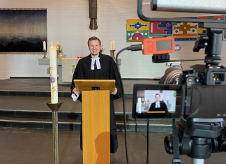 Bloggen und Beten – ein Pastor denkt um Pastor Jonas Goebel, junger Pastor, moderne Kirche, Gottesdienst digital, Hamburg, Lohbrügge, Bergedorf, Predigt Ebay