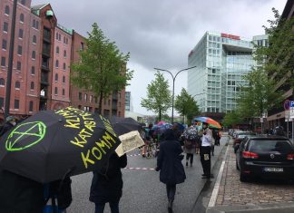 “Klimakrise auf dem Schirm” Extinction Rebellion Demonstration Medienaktionstag