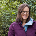 “Einfach mal machen!” Ein Portraitfoto von Cornelia Springer, die sich für mehr soziales Engagement von Studierenden einsetzt.