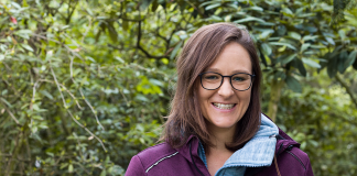 “Einfach mal machen!” Ein Portraitfoto von Cornelia Springer, die sich für mehr soziales Engagement von Studierenden einsetzt.