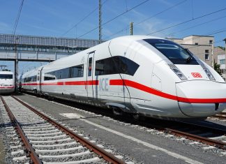 XXL-ICE fährt von Hamburg in den Süden XXL ICE Deutsche Bahn