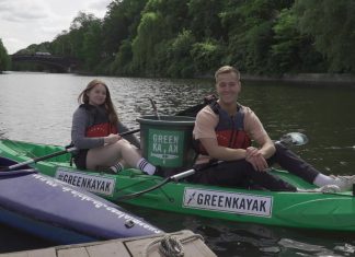 Wassersport und Mülltransport: So funktioniert Green Kayak FINK.HAMBURG-Redakteur:innen Melissa und Wyn in einem Green Kayak