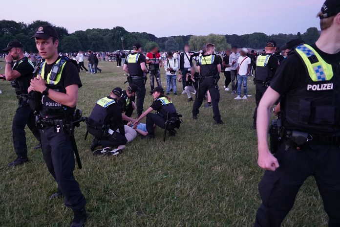 Polizeieinsatz und Räumungen im Hamburger Stadtpark