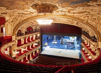 Bühne frei: Die Theater öffnen wieder Theater in Hamburg öffnen wieder, unter anderem auch das Deutsche Schauspielhaus