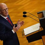 Milliarden für Digitalisierung, Klimaschutz und Mobilität Hamburgs Bürgermeister Peter Tschentscher am Rednerpult.