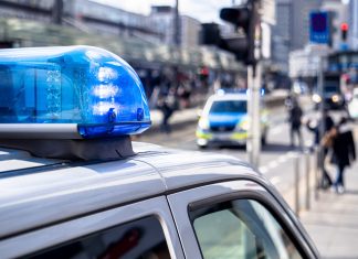 Encrochat: Neue Stellen für Ermittlungen Polizeiwagen und Blaulicht
