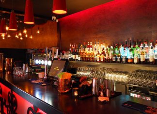 Ernüchterung für Kiezgastro: Alkoholverbot bleibt Symbolbild einer Kneipe auf dem Kiez