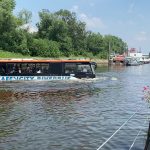 Mit dem Bus durch die Elbe schippern Hafencity Riverbus in der Norderelbe